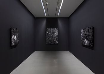 Exhibition view: Lee Bae, Black in Constellation, Perrotin, Paris (8 January–26 February 2022). © Courtesy the artist and Perrotin. Photo: Claire Dorn.