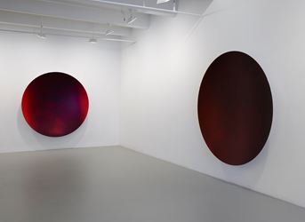 Exhibition view: Anish Kapoor, Lisson Gallery, 10th Avenue, New York (31 October–20 December 2019). © Anish Kapoor. Courtesy Lisson Gallery.