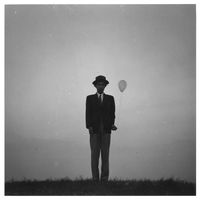 持氣球的自畫像 Self-portrait with a Balloon by Shoji Ueda contemporary artwork photography