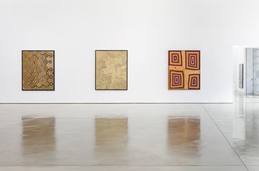Exhibition view: Group Exhibition, Desert Painters of Australia Part II, Gagosian, Beverly Hills (26 July–6 September 2019). Artwork, left and right: © Ronnie Tjampitjinpa/Copyright Agency. Licensed by Artists Rights Society (ARS), New York, 2019; center: © Warlimpirrnga Tjapaltjarri/Copyright Agency. Licensed by Artists Rights Society (ARS), New York, 2019. Photo: Fredrik Nilsen.