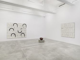 Exhibition view: Davide Balliano, Event Horizon, Tina Kim Gallery, New York (7 September–7 October 2023). Courtesy Tina Kim Gallery. Photo: Dario Lasagni.