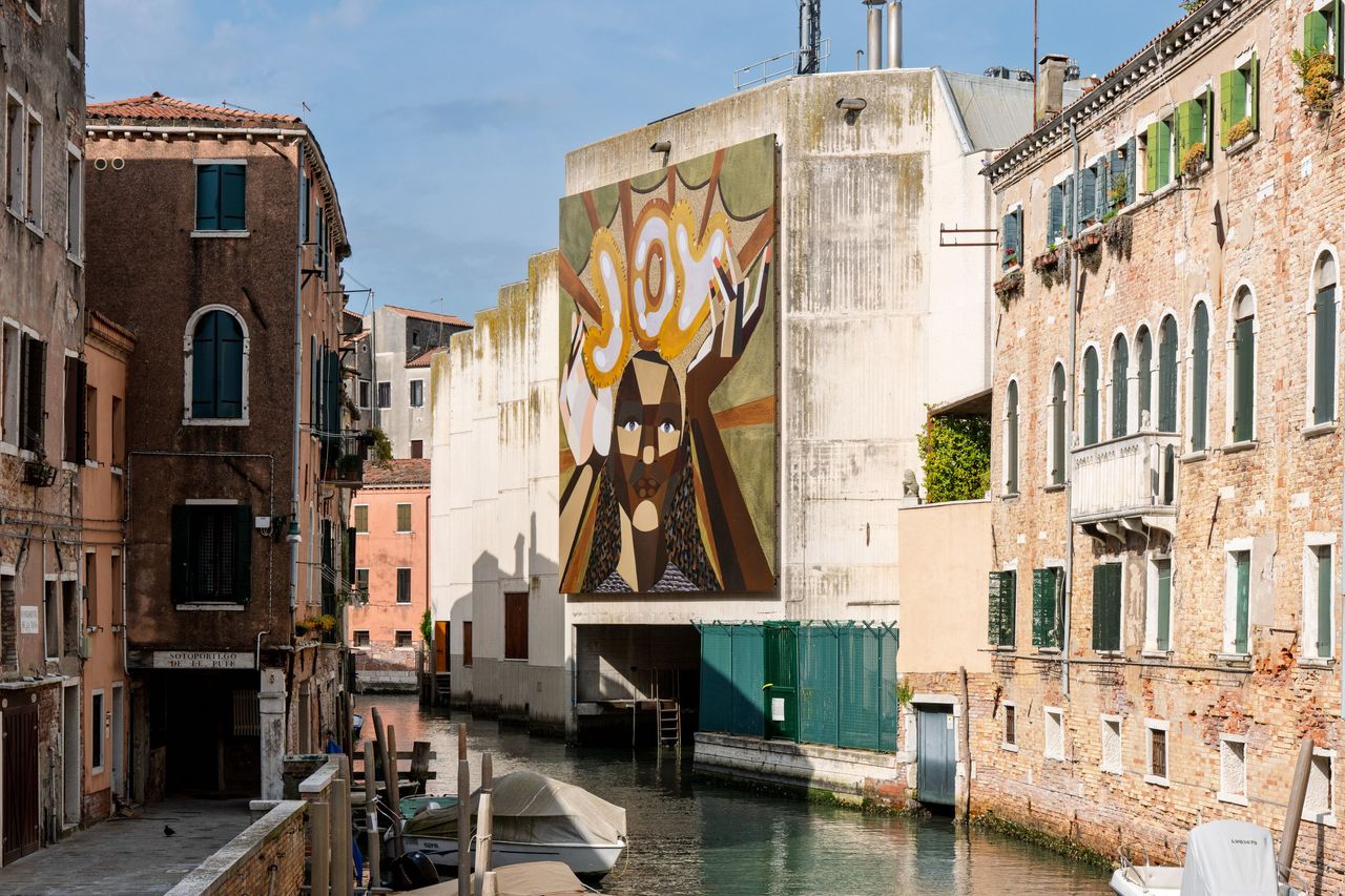 Monumental Portrait of Late Biennale Curator Koyo Kouoh Unveiled