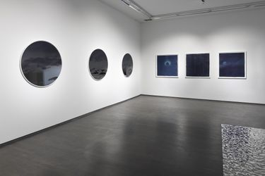 Exhibition view: Miya Ando, Kumoji (Cloud Path / A Road Traversed By Birds And The Moon), Kavi Gupta, Washington Blvd, 2nd Floor, Chicago (3 September–5 November 2022). Courtesy Kavi Gupta.