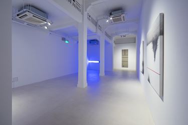 Exhibition view of IN SILENCE: Pearl Lam Galleries, Hong Kong, 2016 is courtesy of the gallery.