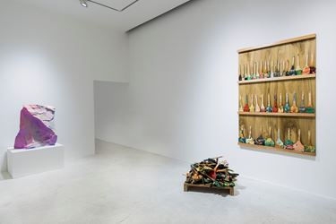 Exhibition view: Group Exhibition, Vis-à-Vis, Pearl Lam Galleries, Pedder Building, Hong Kong (19 September–27 October 2018). Courtesy  Pearl Lam Galleries.