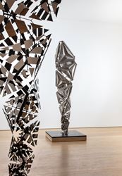 Exhibition view: Conrad Shawcross, After the Explosion, Before the Collapse, Victoria Miro, Mayfair, London (13 September–27 October 2018). © Conrad Shawcross. Courtesy the artist and Victoria Miro, London/Venice.