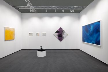 Exhibition view: Group Exhibition, Time Curve, Lisson Gallery, EUM The Place, Seoul (2–10 September 2023). Courtesy the artists and Lisson Gallery.