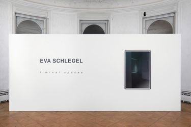 Exhibition view: Eva Schlegel, Liminal Spaces, Galerie Krinzinger, Seilerstätte 16, Vienna (9 June–27 August 2022). Courtesy Galerie Krinzinger.