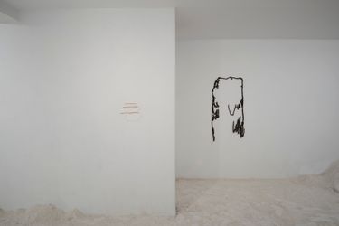 Exhibition view: Luis Úrculo, Entre perros y Lobos, Sabrina Amrani, Madrid (25 January–25 March 2023). Courtesy Sabrina Amrani.