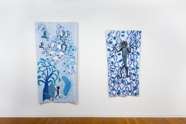 Exhibition view, Dhambit Munuŋgurr: Healing / Dilthan Yolŋunha, Roslyn Oxley9 Gallery, Sydney (12 August–10 September 2022). Courtesy Roslyn Oxley9 Gallery. Photo: David Suyasa