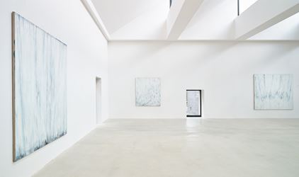 Exhibition view: Raimund Girke, Dominanz des Lichts, Axel Vervoordt Gallery, Antwerp (20 January–24 March 2018). Courtesy Axel Vervoordt Gallery.