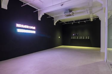 Exhibition view of IN SILENCE: Pearl Lam Galleries, Hong Kong, 2016 is courtesy of the gallery.