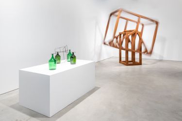 Exhibition view: Raul Mourão, Empty Head, Galeria Nara Roesler, New York (17 April–19 June 2021). Courtesy the artist and Galeria Nara Roesler. Photo: Charles Roussel.