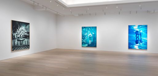 Exhibition view: Mark Tansey, Recent Paintings and Graphite Drawings, Gagosian, 980 Madison Avenue, New York (12 November–17 December 2021). © Mark Tansey. Courtesy Gagosian. Photo: Rob McKeever.
