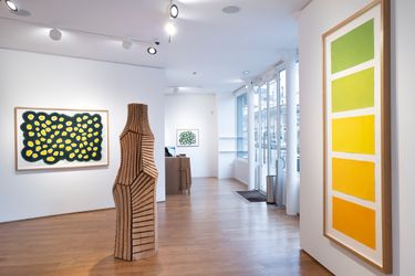 Exhibition view: David Nash, Sculptures and papers, Galerie Lelong & Co., Avenue Matignon, Paris (12 January–4 March 2023). © David Nash. Courtesy Galerie Lelong & Co. Photo: Fabrice Gibert.