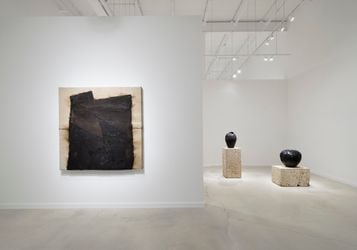 Exhibition view: Theaster Gates, No More Dark Days, White Cube, West Palm Beach (5 March–16 April 2022). Courtesy White Cube.