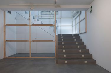 Exhibition view: Joël Andrianomearisoa, Les saisons de mon coeur, Sabrina Armani Gallery, Madrid (14 September–25 November 2017). Courtesy Sabrina Armani Gallery.