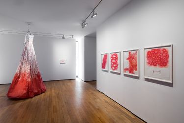 Exhibition view: Chiharu Shiota, Memory under the skin, Templon, Paris (24 May–22 July 2023). Courtesy Templon.