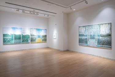 Exhibition view: Xue Feng, Seurat Studies: Monitors and Printers, Tang Contemporary Art, Hong Kong (27 November–31 December 2021). Courtesy Tang Contemporary Art.