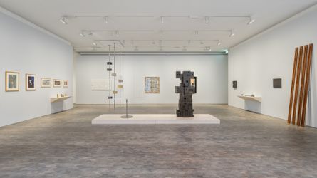 Exhibition view: Group Exhibition, Creating Abstraction, Pace Gallery, London (3 February–12 March 2022). Courtesy Pace Gallery. Photo: Damian Griffiths.