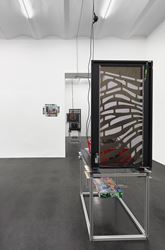 Exhibition view: Simon Denny, Games of Decentralized Life, Galerie Buchholz, Cologne (18 April–16 June 2018). Courtesy Galerie Buchholz.