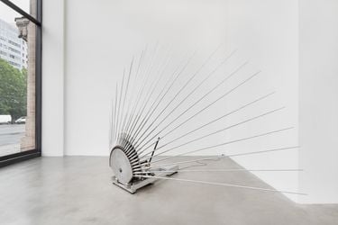 Exhibition view: Rebecca Horn, The Peacock Machine, Galerie Thomas Schulte, Berlin (11 June–20 August 2022). Courtesy Galerie Thomas Schulte. Photo: Stefan Haehnel.