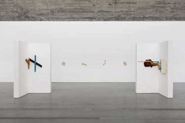 Exhibition view: Richard Tuttle, Double Corners and Colored Wood, Pace Gallery, Beijing (16 March–27 April 2019). Courtesy Pace Gallery.