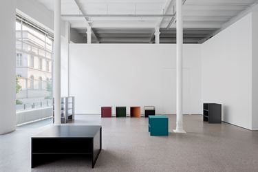 Exhibition view: Donald Judd, Furniture, Galerie Greta Meert, Brussels (18 May–15 July 2017). Courtesy Galerie Greta Meert.