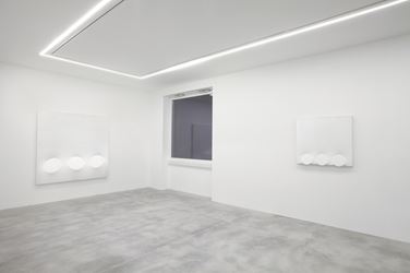 Exhibition view: Turi Simeti, White Paintings, Dep Art Gallery, Milan (30 September–19 December 2015). Courtesy Dep Art Gallery.