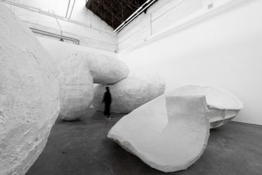 Exhibition view: Su Chang, Hole, ShanghART M50, Shanghai (18 March–16 May 2021). Courtesy ShanghART.