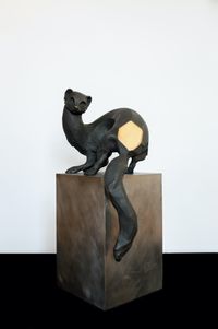 Comadreja chica (bronce) by Alfredo Cota contemporary artwork sculpture