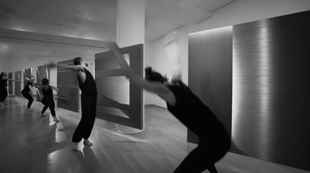 Alice Anderson performing a Transitional Dance, Waddington Custot (2019). Exhibition view: Alice Anderson, Body Disruptions, Waddington Custot, London (12 March–10 May 2019). Courtesy Waddington Custot 