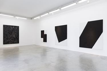 Exhibition view: Lee Bae, Black Mapping, Perrotin, Paris (17 March–26 May 2018). Courtesy Perrotin. Photo: Claire Dorn.
