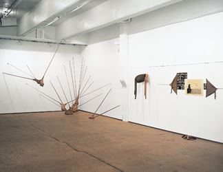 Exhibition view: Senga Nengudi, Répondez s’il vous plaît: Nylon Mesh Pieces, 1975-77, Thomas Erben Gallery, New York (2 September 2003–18 October 2003). Courtesy Thomas Erben Gallery.