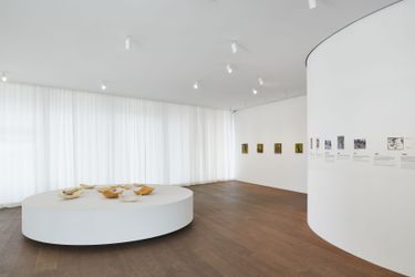 Exhibition view: Eva Hesse, Forms & Figures, Hauser & Wirth, Zurich (16 September–19 November 2022). © The Estate of Eva Hesse. Courtesy Hauser & Wirth. Photo: Jon Ette.