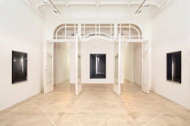 Exhibition view: Eva Schlegel, Liminal Spaces, Galerie Krinzinger, Seilerstätte 16, Vienna (9 June–27 August 2022). Courtesy Galerie Krinzinger.