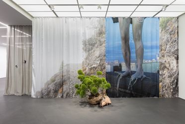 Exhibition view: Isa Melsheimer, false ruins and lost innocence, Esther Schipper, Berlin (6 December 2020–16 January 2021). Courtesy Esther Schipper Gallery. Photo: Andrea Rossetti.