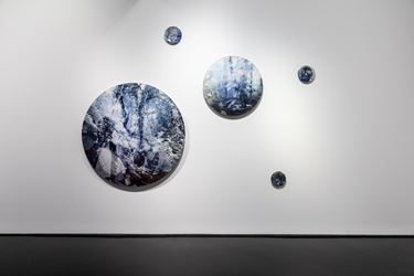 Exhibition view: Danie Mellor, The Landscape [all the debils are here] Tolarno Galleries (25 August–29 September 2018). Courtesy Tolarno Galleries. Photo: Andrew Curtis. 