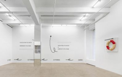 Exhibition view: Lawrence Weiner,  APROPOS LAWRENCE WEINER, Marian Goodman Gallery, New York (4 My–11 June 2022). Courtesy Marian Goodman Gallery. 