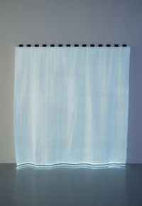 Boîte à LED rayée pour monochrome blanc by Daniel Buren contemporary artwork installation