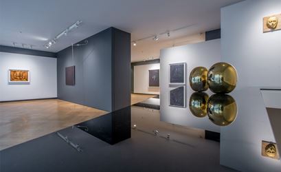 Exhibition view: Lucio Fontana, Fausto Melotti, FONTANA / MELOTTI: Angelic Spaces and Infinite Geometries, Mazzoleni, London (28 September–18 November 2016). Courtesy Mazzoleni London Torino.