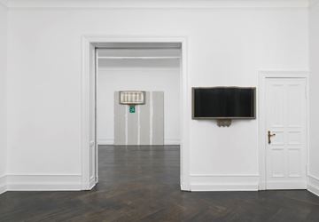 Exhibition view: Sam Lewitt, FILLER, Galerie Buchholz, Berlin (30 August–21 October 2017). Courtesy Galerie Buchholz. 