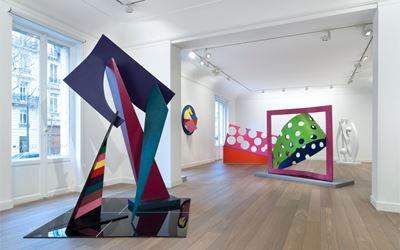 Phillip King, Dans la couleur, Exhibition view. Image courtesy of Galerie Lelong, Paris.