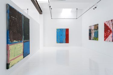 Exhibition view: Scott Licznerski, High Above Black Sea, Alzueta Gallery, Barcelona (26 January–4 March 2023). Courtesy Alzueta Gallery.