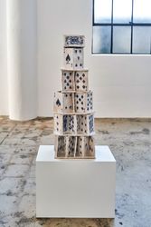 Exhibition view: Jesse Edwards, House of Cards, Simchowitz, Los Angeles (11 November–16 December 2023). Courtesy Simchowitz.