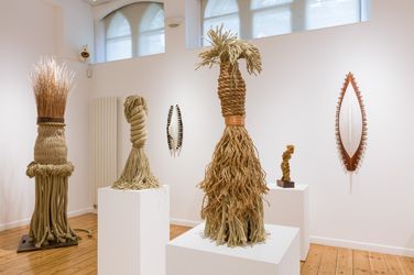 Exhibition view: LR Vandy, Twist, October Gallery, London (18 April–25 May 2024). Courtesy October Gallery. Photo: © Jonathan Greet.