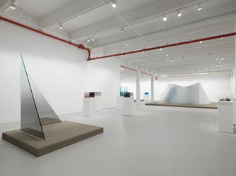 Exhibition view: Larry Bell, Still Standing, Hauser & Wirth, 22nd Street, New York (6–31 July 2020). © Larry Bell. Courtesy the artist and Hauser & Wirth. Photo: Dan Bradica.