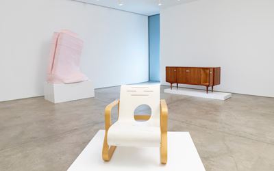 Exhibition view: Erwin Wurm, Ethics demonstrated in geometrical order, Lehmann Maupin, 536 West 22nd Street (30 Mar – 26 May, 20170. Courtesy Lehmann Maupin, New York and Hong Kong. Photo: Elisabeth Bernstein.
