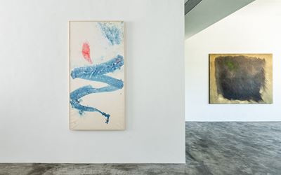 Exhibition view: Ryuji Tanaka, Axel Vervoordt Gallery, Hong Kong (19 October 2019–1 February 2020). Courtesy Axel Vervoordt Gallery.