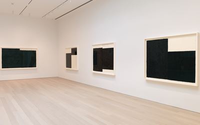 Exhibition view: Richard Serra, Triptychs and Diptychs, Gagosian, 980 Madison Avenue, New York (16 September–2 November 2019). © 2019 Richard Serra/Artists Rights Society (ARS), New York. Courtesy Gagosian. Photo: Rob McKeever.